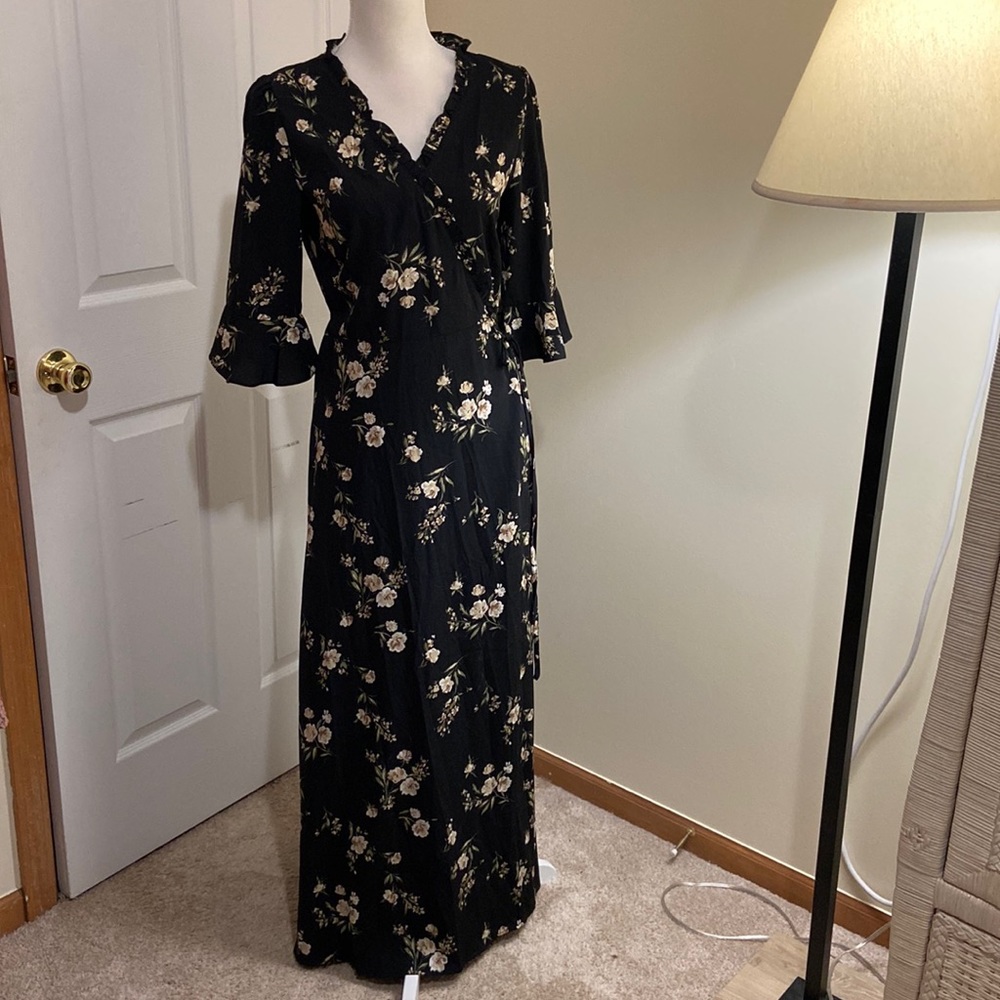 Etophe Studios, size large, black wrap dress w/ cream flowers, 3/4 length sleeve